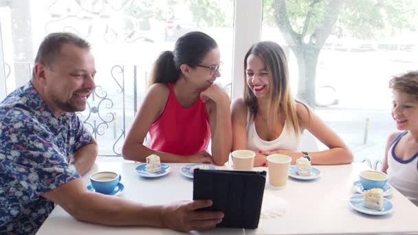 Cute Happy Family Having Breakfast Cafe Father Two Daughters Son — Stock Video