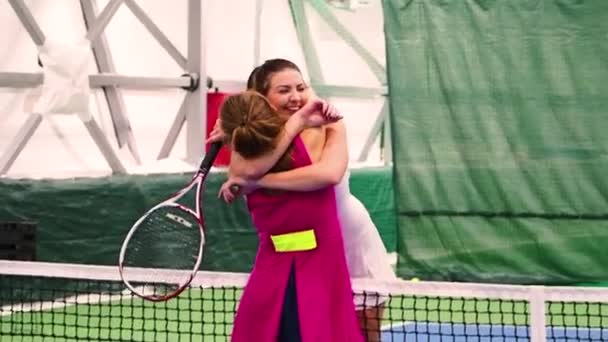 Schönheit Junge Frauen Sportbekleidung Die Spaß Auf Dem Tennisplatz Haben — Stockvideo