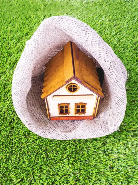 Toy Wooden House Wrapped Burlap Green Grass Concept Ecological Habitat — Stock Photo, Image