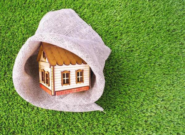 Toy Wooden House Wrapped Burlap Green Grass Concept Ecological Habitat — Stock Photo, Image