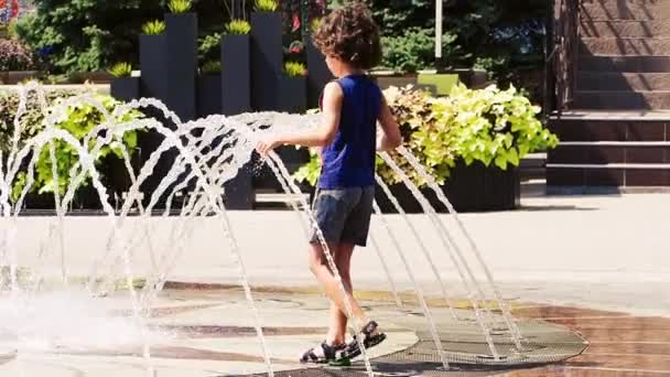 Happy Kid Playing Fountain Water — Stock Video