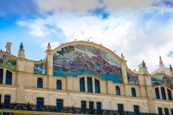 Moskova, Rusya - 01 Temmuz 2015: VIP Otel Metropol, Teatralnaya Meydanı 'ndan yaz günü manzara