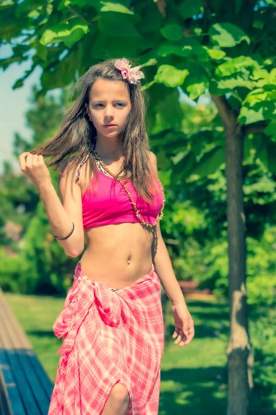 Model Looking Girl Pink Topic Posing Background Green Grass Forest — Stock Photo, Image