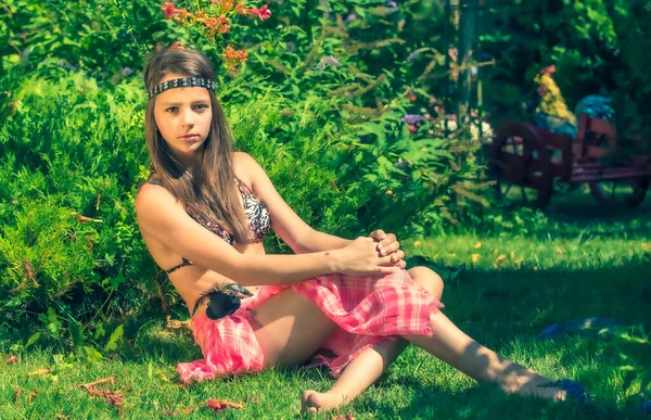 Retrato Bela Morena Modelo Adolescente Bonito Com Maquiagem Poreo Verão — Fotografia de Stock