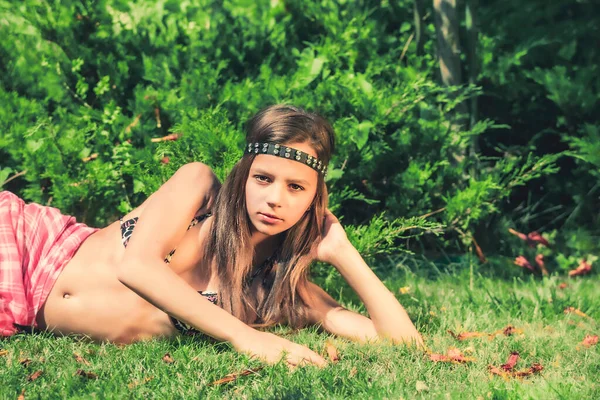 Retrato Bela Morena Modelo Adolescente Bonito Com Maquiagem Poreo Verão — Fotografia de Stock