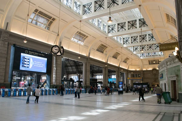 布宜诺斯艾利斯 阿根廷 2017年11月29日 雷蒂罗火车站的一般看法在布宜诺斯艾利斯 雷蒂罗驻地 Conects 布宜诺斯艾利斯资本与城市的北部区域 — 图库照片