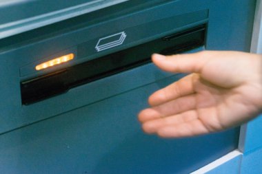 Atm para bekliyor