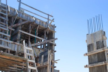 İnşaat sütunlar, somut Ayrıntılar ve ışınlar buildng sitesi, güçlendirilmiş çelik çubuklar