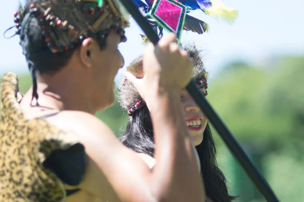 Pareja Tribal Vistiendo Ropa Tradicional Peruana Bailando Danza Anaconda Género — Foto de Stock