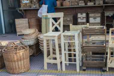 Buenos Aires, Arjantin - 07 Ağustos 2017: Satılık Ahşap mobilya Puerto de Frutos Tigre City, Buenos Aires, Arjantin de görülmektedir