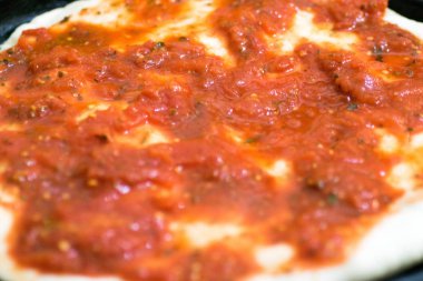 Ham ev yapımı pizza yakın çekim