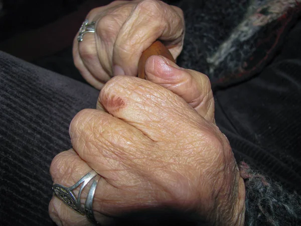 Hands Senior Woman Holding Walking Stic — Stock Photo, Image