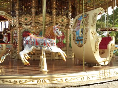 Vintage at atlıkarınca veya merry go round kapandı