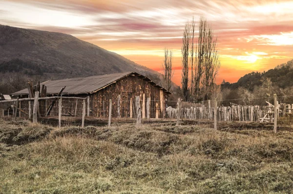 Oude Houten Hut Cabine Berg Andes Landelijke Herfst Landschap — Stockfoto