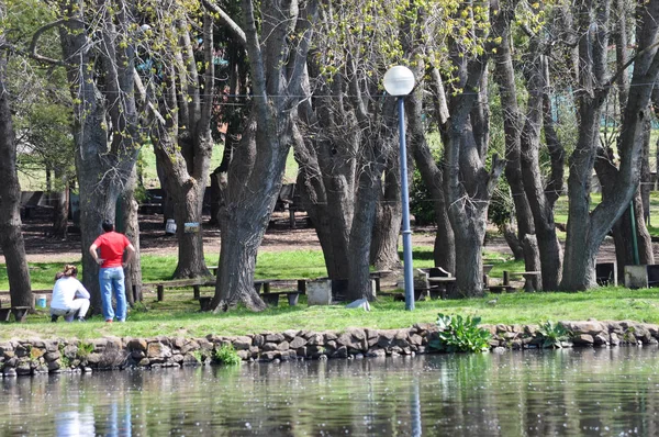 Tandil Argentina September 2014 Menschen Werden Der Küste Des Lago — Stockfoto