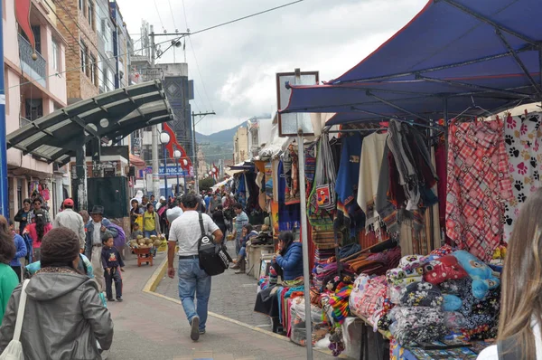 Otavalo Ecuador Marzo 2016 Colorido Puesto Textil Popular Mercado Otavalo —  Fotos de Stock