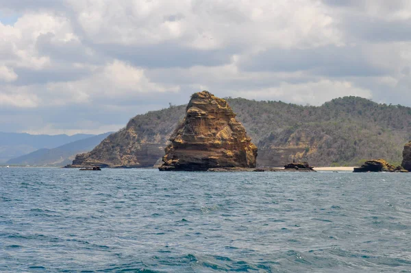 King Kong Rock Puerto Lopez Pobřeží Ekvádor — Stock fotografie