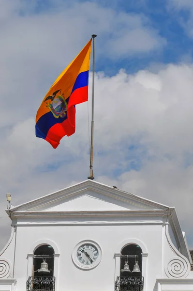 Flagga Ecuador Viftande Utomhus — Stockfoto