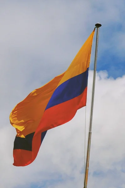 Bandeira Equador Acenando Livre — Fotografia de Stock