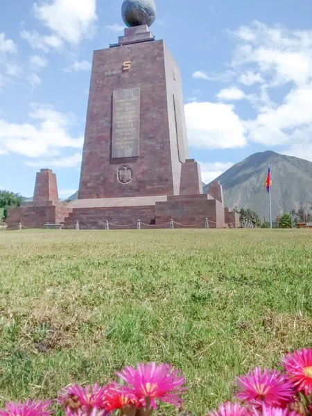 Środku Pomnik Świata Quito Ekwador — Zdjęcie stockowe