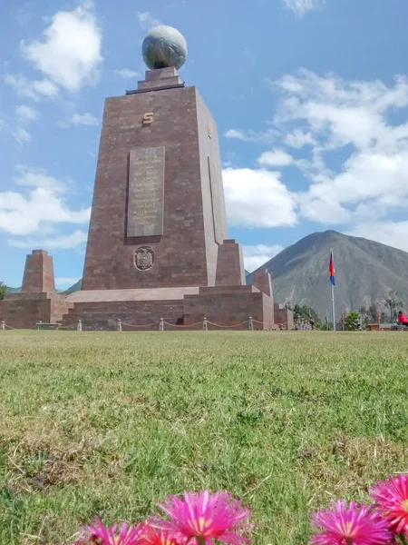 Środku Pomnik Świata Quito Ekwador — Zdjęcie stockowe