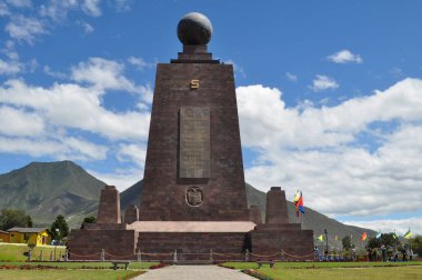 Orta Dünya anıtın Quito, Ekvator