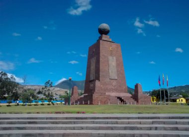 Orta Dünya anıtın Quito, Ekvator