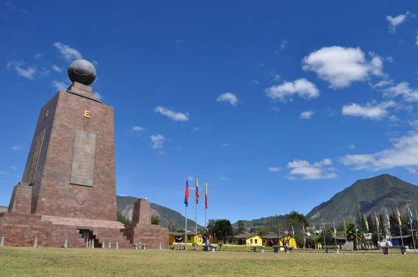 Mitten Weltdenkmal Quito Ecuador — Stockfoto