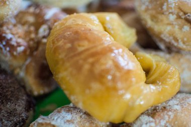 kruvasan Arjantin facturas denir. Tipik kahvaltı gıda