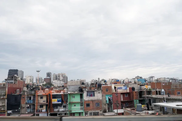 ブエノスアイレス 月1日 ヴィラ31 ブエノスアイレス アルゼンチン 01月 2016と呼ばれるブエノスアイレスのスラム街の眺め ヴィラ31アルゼンチンの首都の中心部に違法に建てられた家屋 — ストック写真