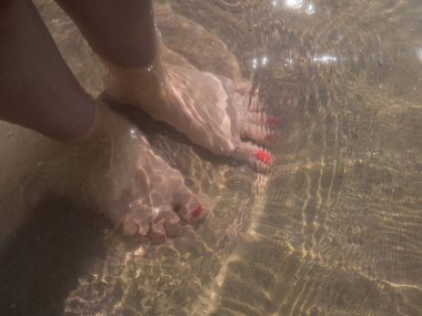 Plaj yürüyerek kadın