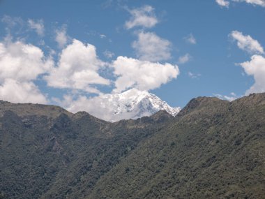 Mount Veronica yukarıda kutsal vadide başı