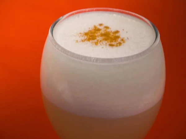 Κλείνω Πάνω Θέα Από Ένα Κοκτέιλ Pisco Sour — Φωτογραφία Αρχείου