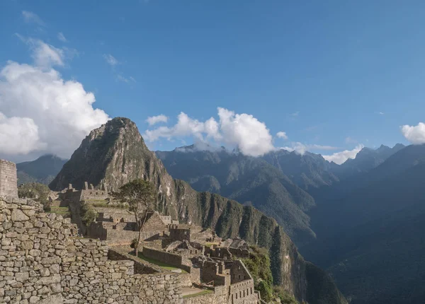 位于秘鲁库斯科的安第斯山脉古印加城市马丘比丘 — 图库照片