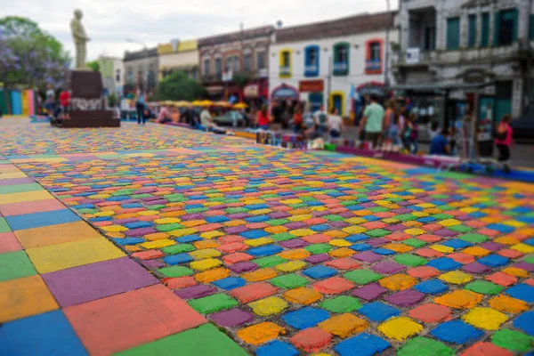 Renkli kaldırım taşı kaldırım caminito Mahallesi'nde, La Boca, Buenos Aires, Arjantin. Sanatçı Benito Quinquela Martin (1890-1977 için bellekte boyanmış