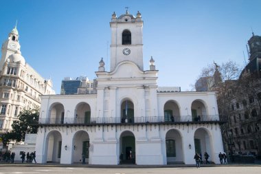 Buenos Aires, Arjantin - 18 Temmuz 2017: Museum yanında Plaza de Mayo Buenos Aires Arjantin Buenos Aires Cabildo olduğunu