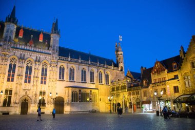 Akşam saatlerinde, Belçika Bruges Şehir merkezinde kare