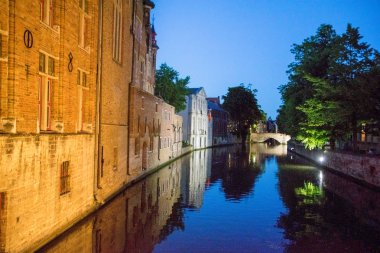 Kanalı Bruges, Belçika'nın gece görünümü