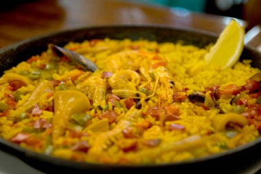 gelenek deniz ürünleri İspanyol paella tavada, tipik bir İspanyol yemek budur.