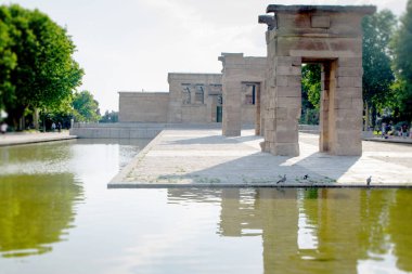 Debod Tapınağı (Templo Debod de) Madrid, İspanya'da yeniden bir antik Mısır Tapınağı