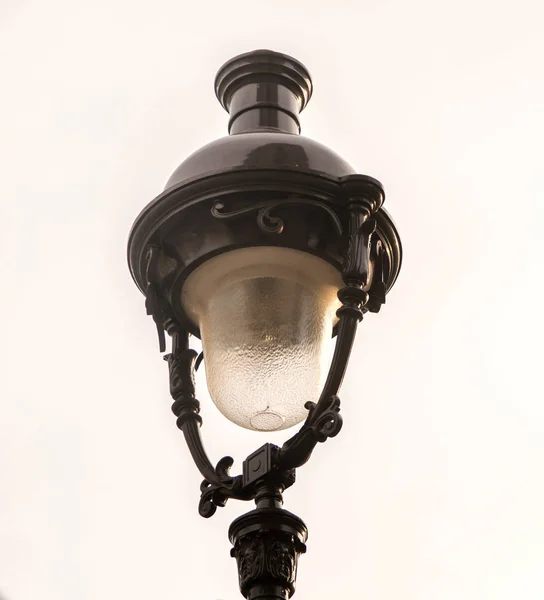 パリの通りの古い街路灯の詳細 — ストック写真