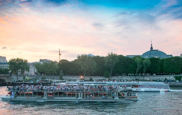 Paris France June 2017 Cruise Tourists Sailing Seine River Night — Stock Photo, Image
