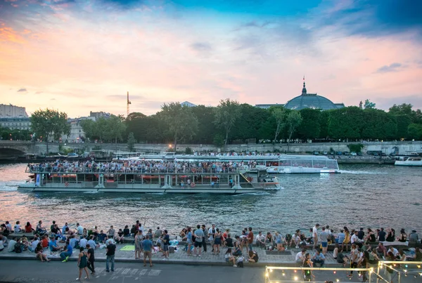 París Francia Junio 2017 Crucero Con Turistas Navegando Por Río — Foto de Stock