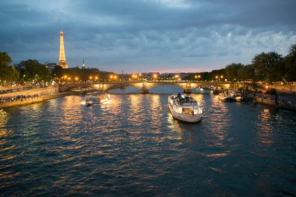 París Francia Junio 2017 Río Sena Torre Eiffel Por Noche — Foto de Stock