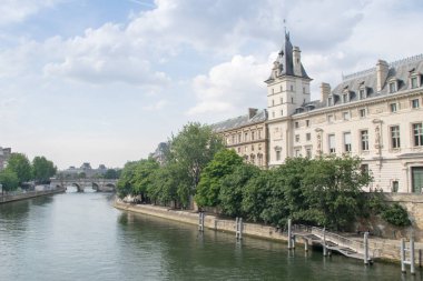 Güzel görünümü ünlü Cite Adası ve Seine Nehri. Paris, Fransa