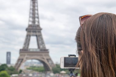 Eyfel Kulesi Paris fotoğrafını turizm
