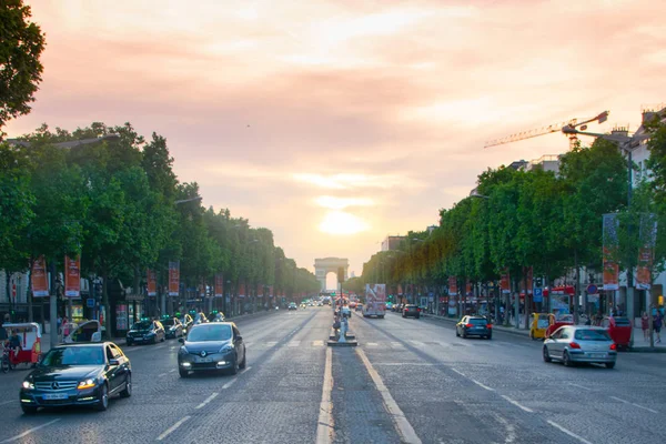 フランス 2017 凱旋門のパリの夕暮れ — ストック写真