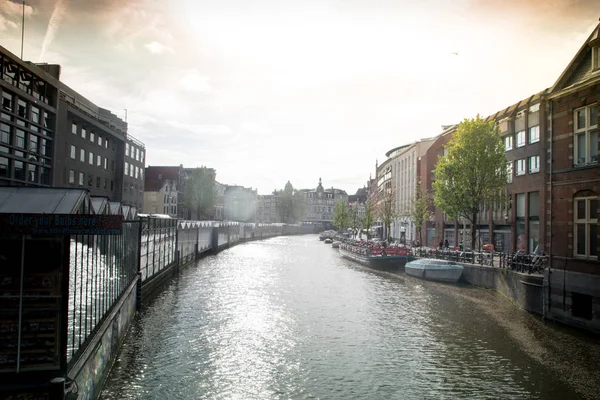 Amsterdam Kanalları Gece Amsterdam Hollanda Nın Başkenti Kalabalık Olduğunu — Stok fotoğraf