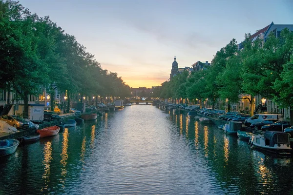 Amsterdam Kanalları Gece Amsterdam Hollanda Nın Başkenti Kalabalık Olduğunu — Stok fotoğraf