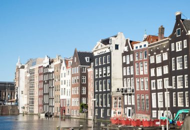Hollanda, Amsterdam 'da geleneksel eski binalar